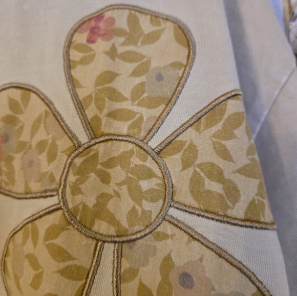 Womens Easel Flower Quilt Patch Top in Khaki Sm Fit  Lg Oversized New - Picture 8 of 9